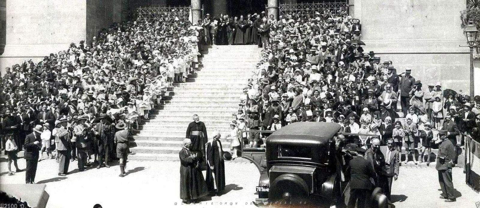 1927- Alger - Arrivee du Cardinal2 Verdier 1930.jpg